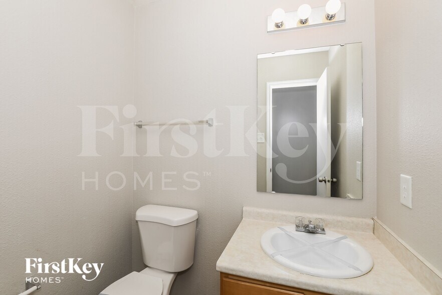 Building Photo - 15490 Gallow Ln