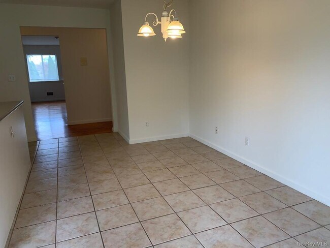 Building Photo - 25 College Ave