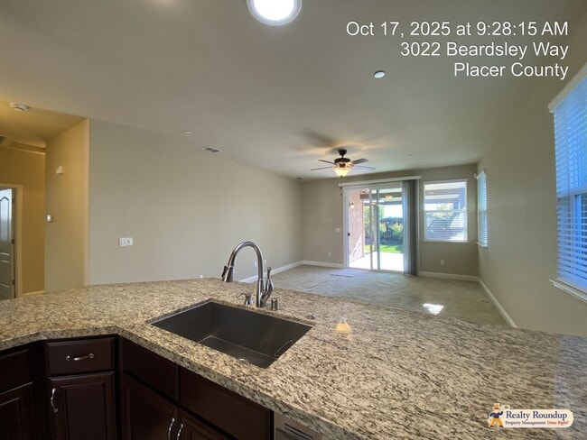 Building Photo - Pristinely Maintained Roseville Home with ...