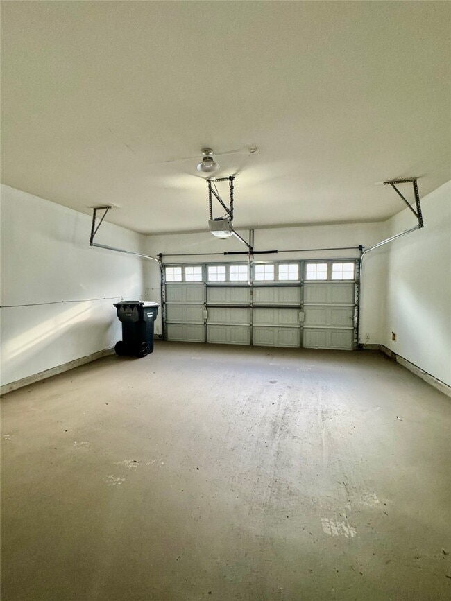 Building Photo - 13600 Breton Ridge St