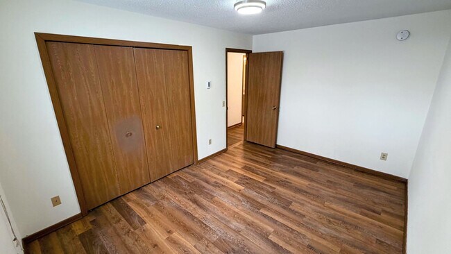 Building Photo - Spacious 3-Bedroom 1-Bathroom!