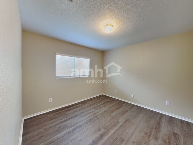 Building Photo - 806 Silverado Way