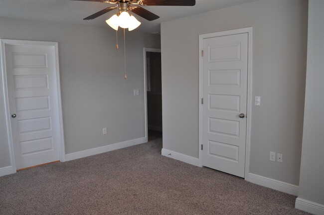 Building Photo - 6060 Royal Port Ct