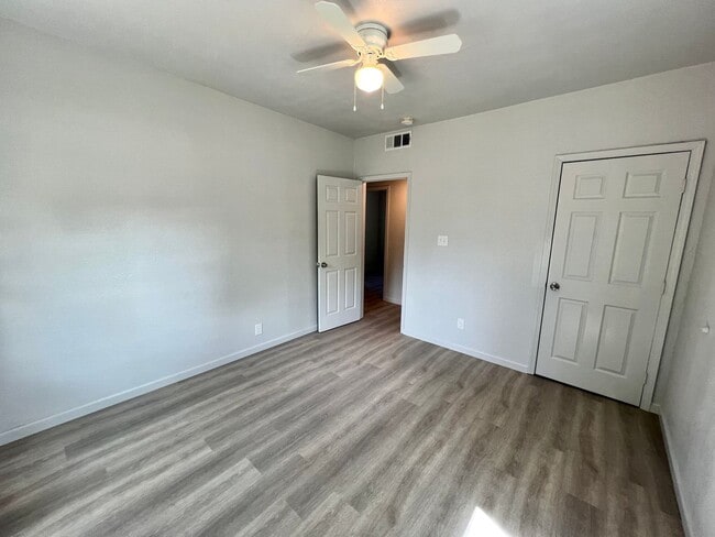 Building Photo - Charming 2 Bedroom, 1 Bathroom Home - Refreshed Interior