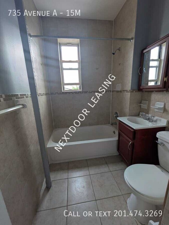 Building Photo - 735 Avenue A