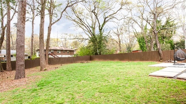 Building Photo - 2047 Seavey Dr