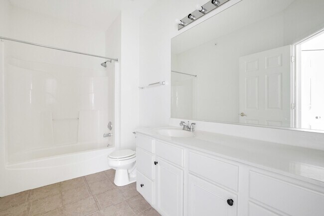 Building Photo - 3317 Stratford Ct