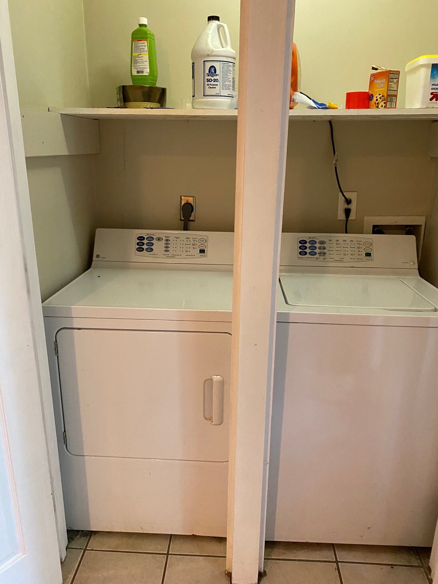 Building Photo - 2261 Capehart Cir NE