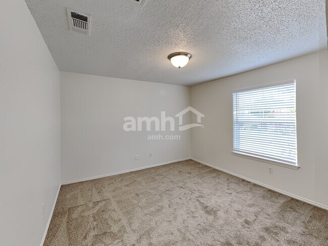 Building Photo - 736 Trees Dr