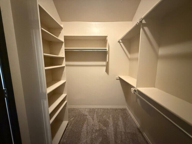 Building Photo - 19132 Cottonwood Ct