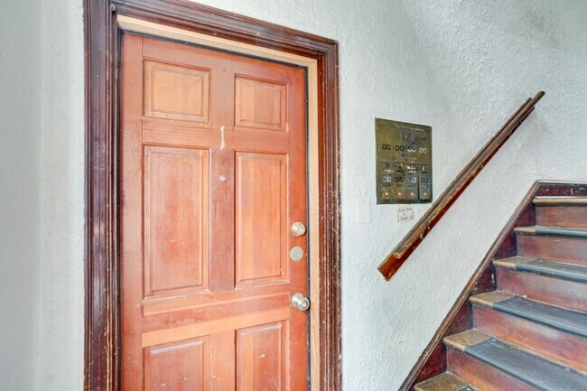 Building Photo - Kingman Park Charming Brick Townhome - Move-In Ready