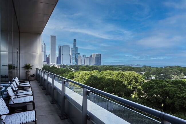 Building Photo - 1006 S Michigan Ave