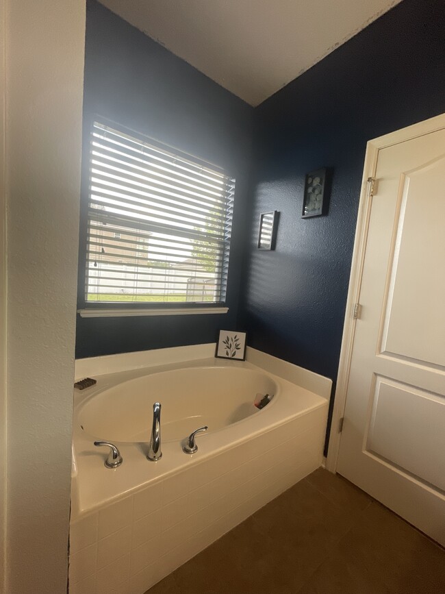 Building Photo - 5013 Magnolia Valley Dr