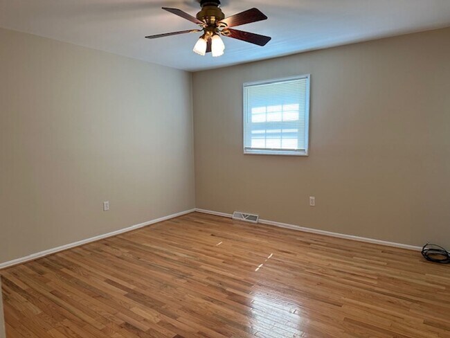 Building Photo - 3912 Brookridge Dr