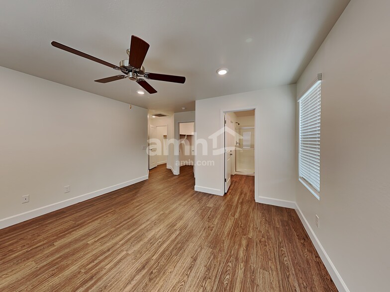 Building Photo - 658 W Bosal Dr