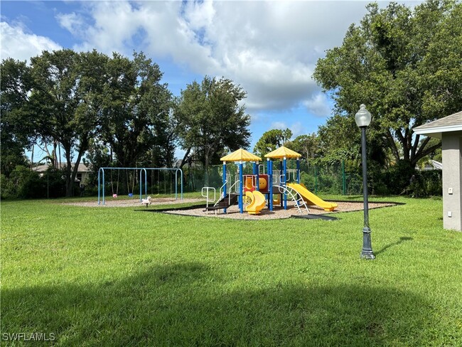 Building Photo - 9200 Middle Oak Dr