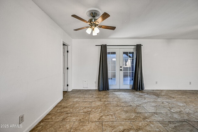 Building Photo - 2610 E Obregon St