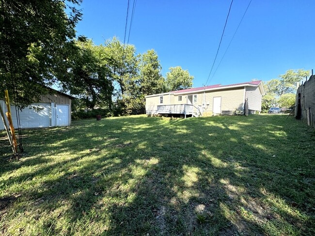 Building Photo - 496 Louisiana Ave. Clarksville, TN 37042