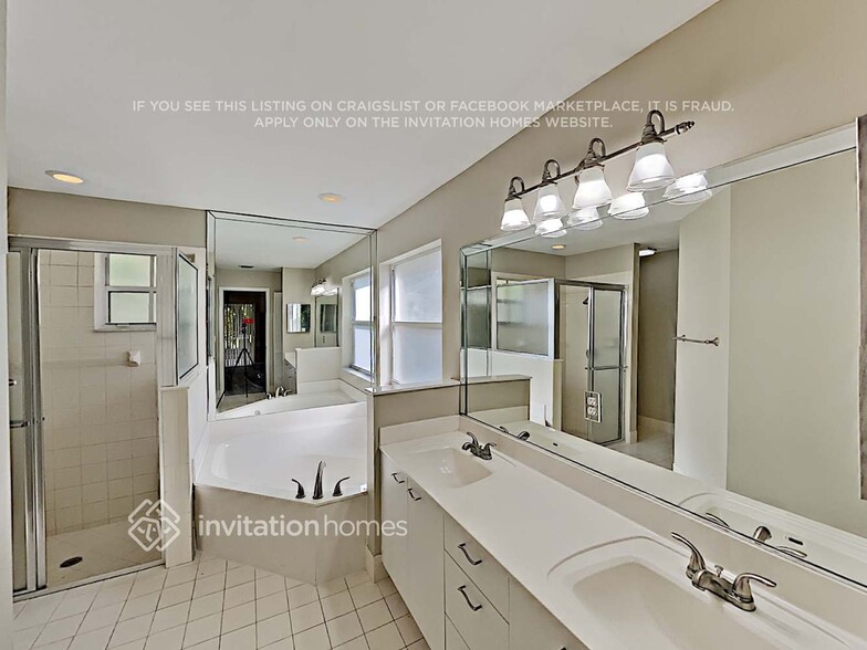 Building Photo - 5831 NW 40th Ln