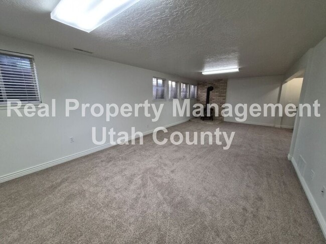 Building Photo - 75 E 1864 S St