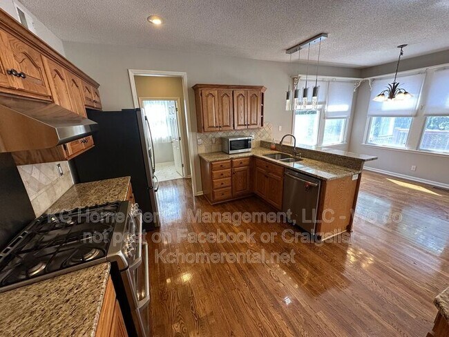 Building Photo - 5605 W 153rd Terrace