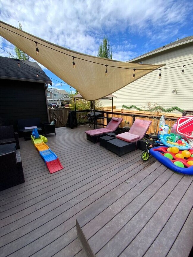 Building Photo - Puyallup Valley 4bdr 2.5bath w/ a POOL