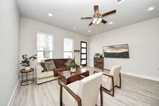 Building Photo - 9017 Lonestar Creekbend Ln