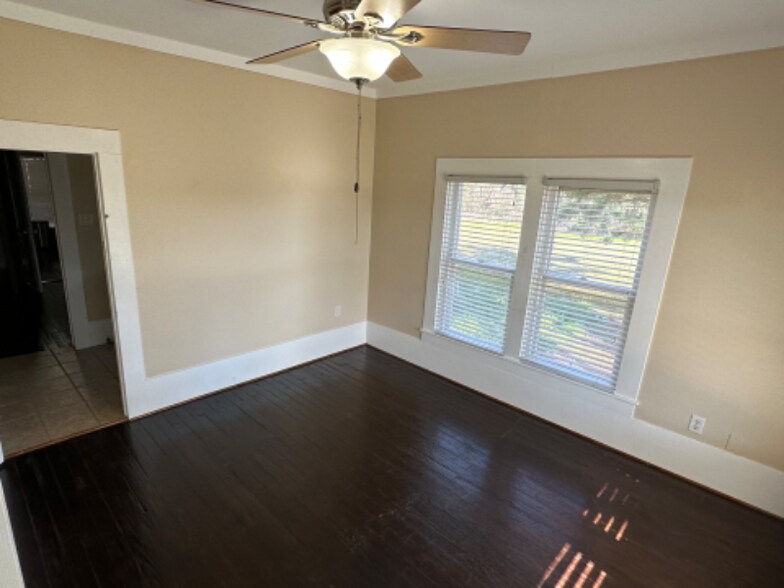 Building Photo - 1660 FM 1696