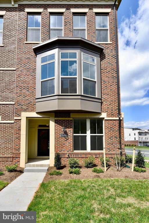 Building Photo - 20686 Glenmont Ter