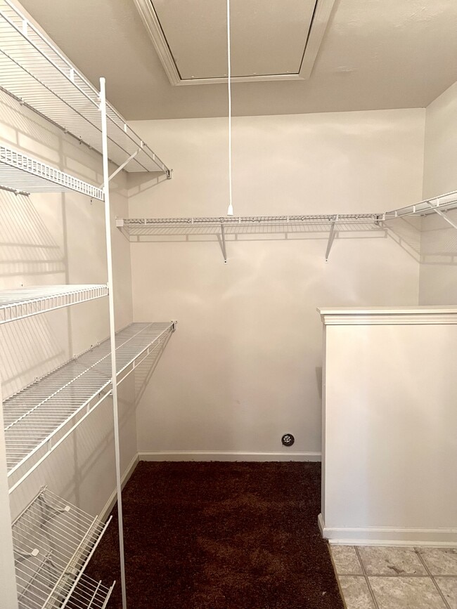 Building Photo - 107 Larkspur Ln