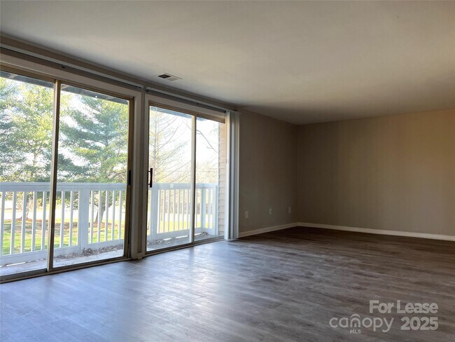Building Photo - 1645 Arlyn Cir