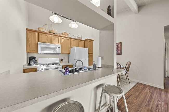 Building Photo - 101 Racquet Dr