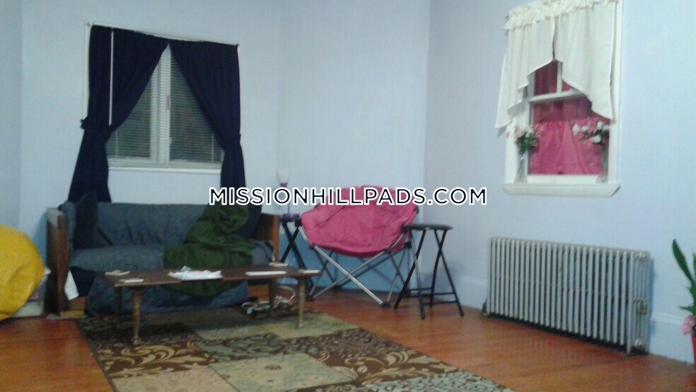 Building Photo - 40 Hillside St