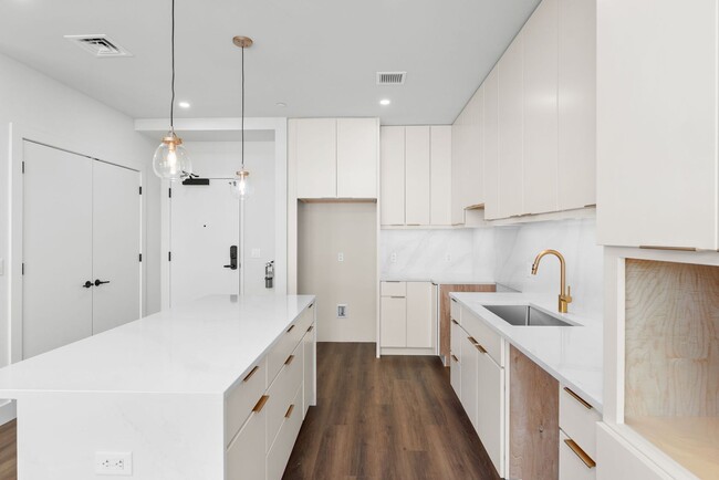 Building Photo - Upscale 1BR Apt in Burlington - 5th Floor ...