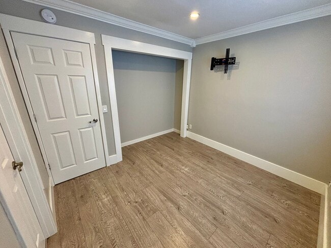 Building Photo - Beautiful 2 BD, 1.5 BA condo w/1 car detached garage for rent in University Heights!