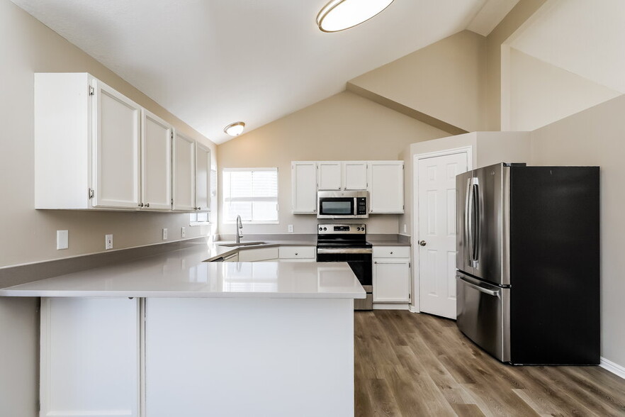 Building Photo - 6129 Crystal River Dr