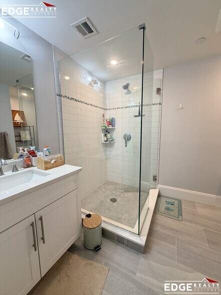 Building Photo - 68 North Beacon St