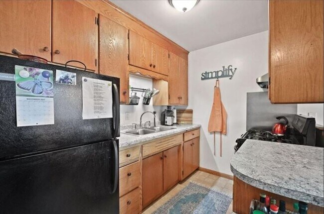 Primary Photo - 3820 42nd Ave S