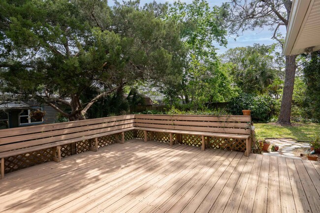 Building Photo - 146 Menendez Rd