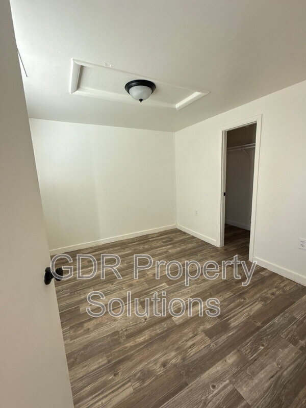 Building Photo - 3209 Burton Ave SE