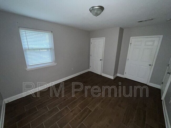 Building Photo - 4922 Sunnybrook Dr