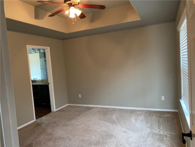 Building Photo - 108 S Woodsprings Dr