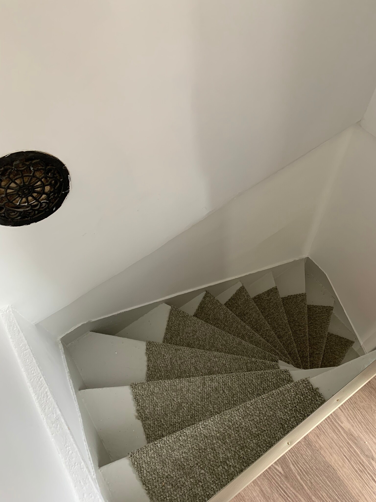 Spiral staircase - 103 Green St