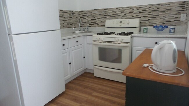 Building Photo - STUDIO NEAR AIRPORT, STRIP AND UNLV