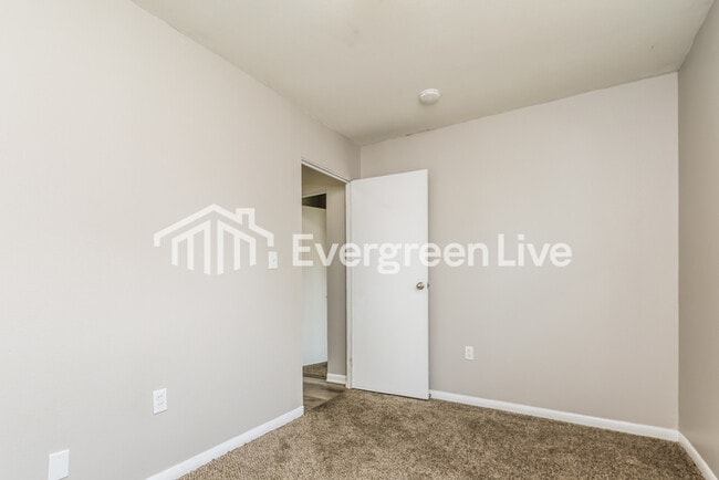 Building Photo - 204 W Boitnott Dr