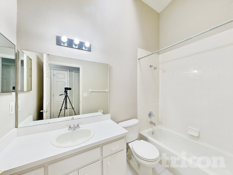 Building Photo - 4307 Larrys Lagoon