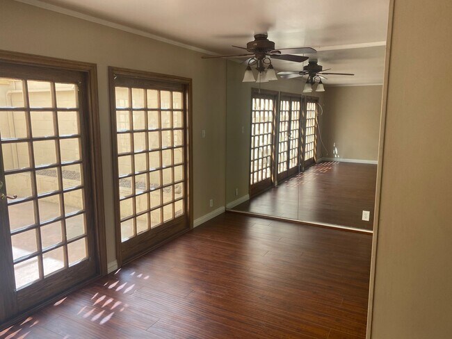 Building Photo - Townhome featuring a vintage floor plan