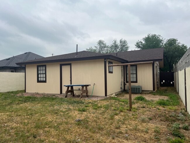 Building Photo - 1616 Jacaranda Ct