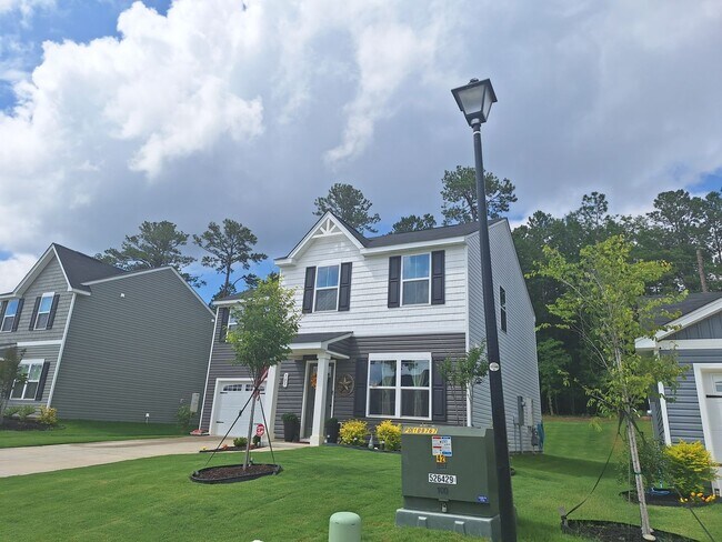 Building Photo - MOVE IN SPECIAL! Outstanding Four Bedroom ...