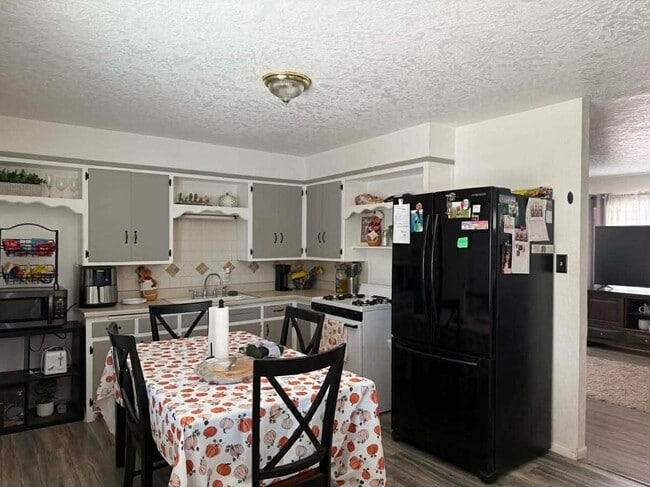 Building Photo - 1408 S Adams Ave